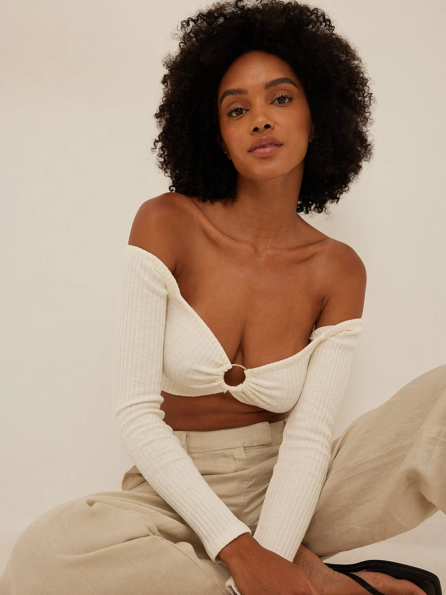 NA-KD Uitgaanstops Top Dames Crème 4 NA-KD Uitgaanstops Top Dames Crème - Afbeelding 2