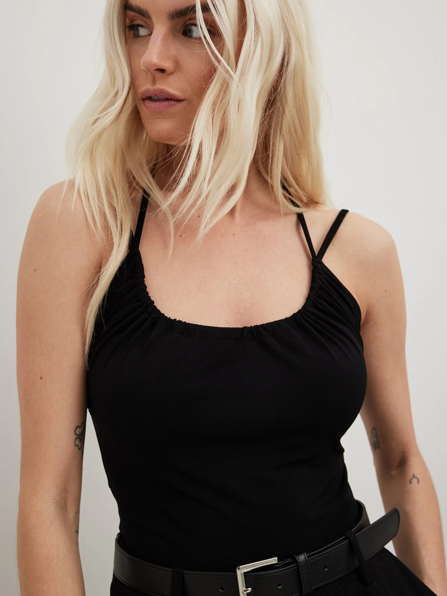 NA-KD Spaghetti Tops Top Dames Zwart 4 NA-KD Spaghetti Tops Top Dames Zwart - Afbeelding 2