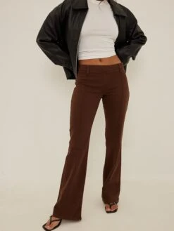 NA-KD Bootcut Flared Jeans Dames Bruin