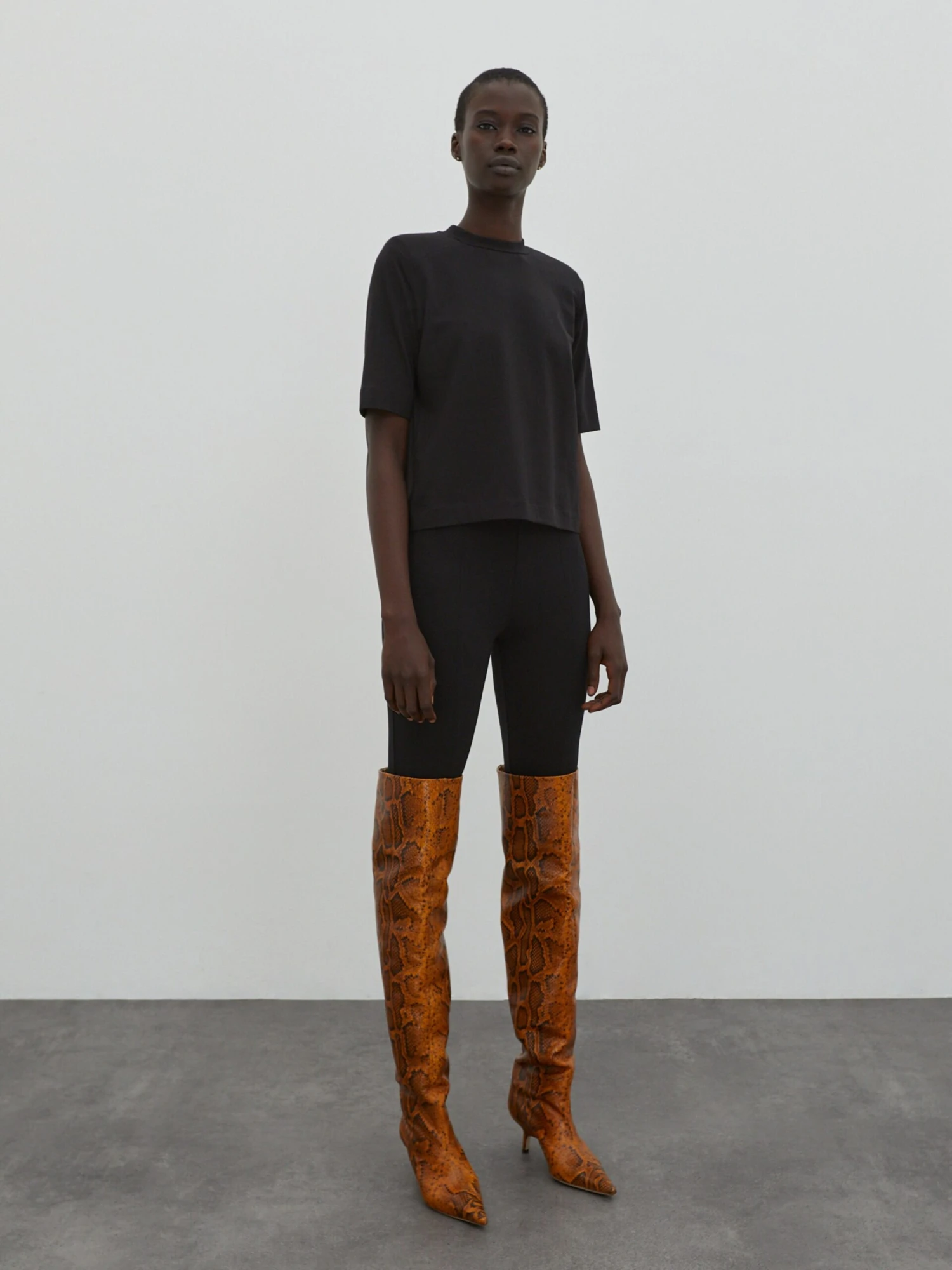 EDITED T-shirts Shirt Nanda Dames Zwart 6 EDITED T-shirts Shirt Nanda Dames Zwart - Afbeelding 4