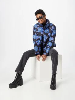 Monki Tussenjassen Tussenjas Dames Blauw / Navy 11 Monki Tussenjassen Tussenjas Dames Blauw / Navy -Dameskleding Verkoop Winkel 85344ad94bfbebfef6108f45cefd12c4