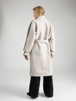 Adidas Originals Trenchcoats Tussenmantel Dames Beige 11 Adidas Originals Trenchcoats Tussenmantel Dames Beige -Dameskleding Verkoop Winkel 8a5535392f6ed4d2bb72635a3f56fc48