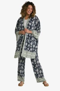 Ulla Popken Ponchos & Kimonos Kimono Dames Marine -Dameskleding Verkoop Winkel c9a06df1bedc4e46b81cd54c2c872669